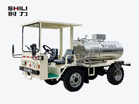 1方電動(dòng)四輪犢牛喂奶車(chē)（臥式罐、帶攪拌）